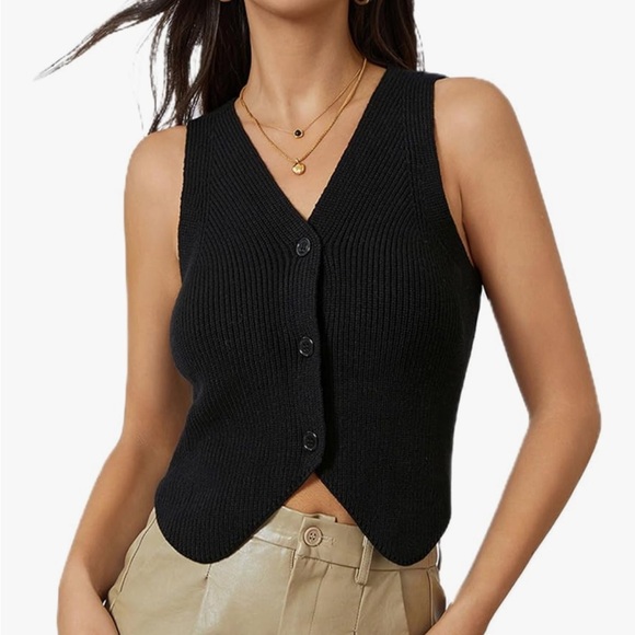 Tops - Black Sleeveless Knit Vest